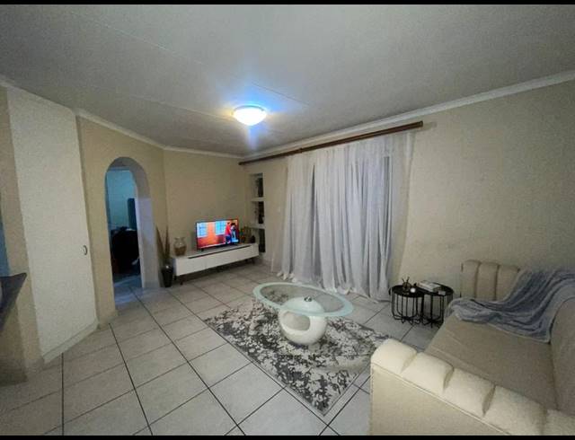 2 BEDROOM APARTMENT FOR SALE IN WINCHESTER HILLS